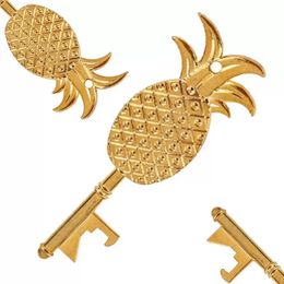 Stock Creative Pineapple Shape Bottle Opener Metal Nyckelöppnare Korkskruv Hängbart multifunktionellt köksverktyg J0307