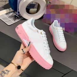 Top Quality Shoes Fashion Sneakers Men Women Leather Flats Luxury Designer Trainers Casual Tennis Dress Sneaker mjNaa rh200000001