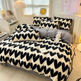 Bedding Sets 150/180/200CM Black Heart Shape Coral Velvet Bed Sheet Duvet Cover Pillowcase Four-piece Winter Warm Set M038-14