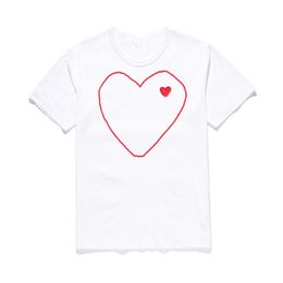 2023 Designer maschile magliette da uomo maglietta adoro magliette mimetiche vestiti grafici tee cuore dietro lettera sulla maglietta del torace t-shirt hip hop con stampa divertente camicie per la pelle