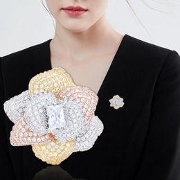 Brooches Siscathy Dubai High Quality Aristocratic Flower Lapel Pins Zircon Badges Luxury Women's Brooch Party Dress Suit Clothes Corsage