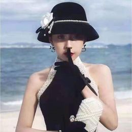 Wide Brim Hats Vintage Wedding Bridal Head Accessories Black Camellia Pearl Edging Hepburn Style Top Hat For Elegant Headwear 2023Wide