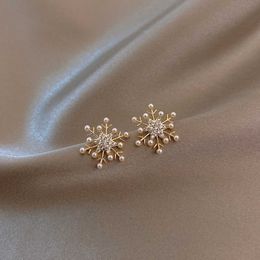 Charm Winter Exquisite Pearl Snowflake Shape Golden Girls Earrings Elegant Accessories Korean Fashion Jewellery Sweet Earrings For Woman G230307