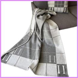 Luxury Designer Blanket Living Room Drape Sofa Quilt Cashmere Blankets Letters Casual 135*175cm Office Home Furnishing