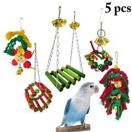 Other Bird Supplies 5PCS Christmas Parrot Toys Set Creative Block Chew Toy Hanging With Bell Pet Training Drop
