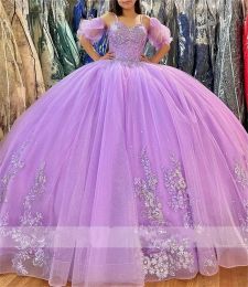 라일락 Quinceanera 드레스 꽃 레이스 아플리케 스팽글 스파게티 스트랩 짧은 슬리브 사용자 정의 달콤한 공주님 대회 볼 가운 멍청이