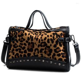 Duffel Bags 2023 INS Women Fashionable Leopard Rivet Shoulder With PU Leather Material Lady Crossbody Girl Zipper Sling Handbags