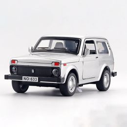 Diecast Model 1/32 Russian LADA NIVA Alloy Model Toy Diecasts Metal Casting Pull Back Music Light Car Toys for Children Vehicle 230308