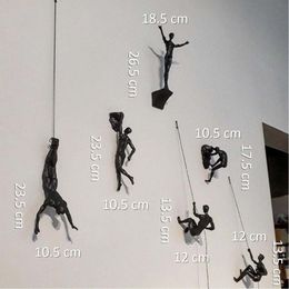 Decorative Objects Figurines Rock Climbing Character Sculpture Wall Hanging Background Man Art StatueWall Decor Drop 230307