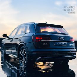 Diecast Model 1 24 AUDI Q5 SUV Alloy Car Model Diecasts Metal Toy Vehicles Car Model High Simulation Sound Light Collection Childrens Toy Gift 230308