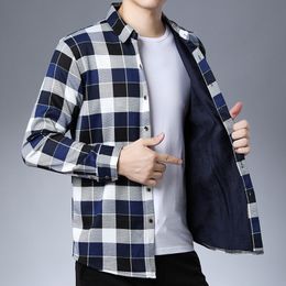 Men's Polos Men's Autumn And Winter Long Sleeved Shirt Cardigan Plush Plaid Shirt Thickened Young And Middle-aged Men's Warm Polo Shirt 230308