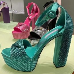 Rhinestone Sandalet Lüks Tasarımcıları Kadın Platform Topuk Elbise Ayakkabı Klasik Üçgen Toka Eşleştirilmiş Ayak Bileği Kayış Pompaları 10.5cm Yüksek Topuklu Kadın Sandal Kutu