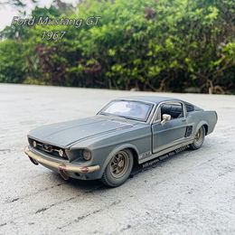 Diecast Model Maisto 1 24 Old 1967 Ford Mustang GT simulation alloy car model crafts decoration collection toy tools gift 230308