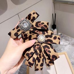 Brooches Crystal Pearl Bow Tie For Women Fabric Leopard Print Shirt Collar Lapel Pin Brooch Jewellery Gifts Cloth Accessories