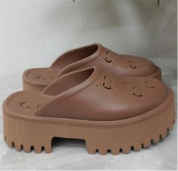 2023 Pantofole traforate con piattaforma da donna sandalo Scarpe estive Ciabatte da donna firmate Top Colori caramella Ciabatte da spiaggia con tacco alto trasparente Altezza 5,5 cm Taglia EUR35-42