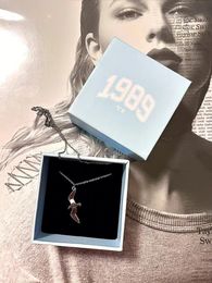 Pendant Necklaces S925 sterling silver original classic 1 1 1Taylor TS Seagull Necklace 1989 Neighbourhood Day With packaging 230307