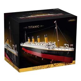 Blocks 9090pcs 10294 Movie Titanic Large Cruise Boat Ship Steamship model bricks building blocks Diy Toys for Children Boys friend Gift 230308