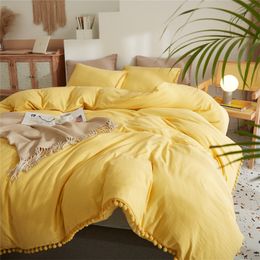 Bedding sets American Style Furball Tasseles Yellow Bedding Set Queen Home Hairball Tassel Bed Cover Sets Soft King Size Duvet Cover No Sheet 230308