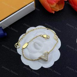 Fashion Women Designer Necklace Luxury Earring Diamond Lover Bracelets V Pendant Chain Gold Necklaces Wedding Jewelry Set Accessories Box