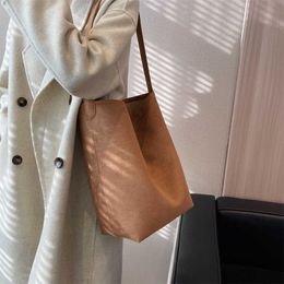 HBP Leather Bucket Bag for Women 2024 Winter Big 2 Pieces Set Shoulder Side Bag Trend Designer Female Solid Colour Handbags