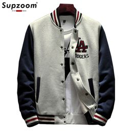 Giacche da uomo Supzoom Lettera di arrivo Manica a coste Ricamo in cotone monopetto Bomber casual Giacca da baseball Cappotto cardigan allentato 230309