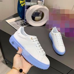 Top Quality Shoes Fashion Sneakers Men Women Leather Flats Luxury Designer Trainers Casual Tennis Dress Sneaker mjNaa rh100000002