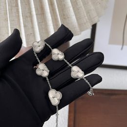 Gulduppsättning Flower Stamp Armband varumärke flicka halsband gåva smycken ring romantisk kärlek pärlstång örhängen med låda vårtillbehör