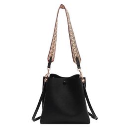 HBP Bucket Crossbody Bag for Women 2024 Small Shoulder Bag Winter Trend Designer Handbags with Wide Shoulder Blet