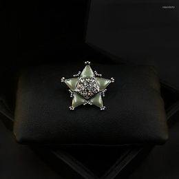 Brooches Exquisite Retro Five-Pointed Star Brooch Green Luxury Small Pin Suit Tailored Accessories Scarf Buckle Rhinestone Jewelry