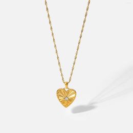 Pendant Necklaces 18K Gold Plated Fluted Fan Shaped Zirconia Heart For Women Fashion INS Stainless Steel Necklace Party Jewellery