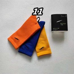 white Wholesale Sell All-match Classic black Mens Women Men Breathable socks Cotton mixing Football basketball Sports Ankle sock X2AD