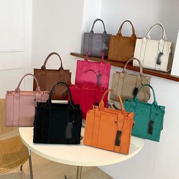 Shopping bag totes Canvas Bags 2023 Luxury Tops Designer Brands Fashion Shoulder Handbags Women Phone chains Bag Clutch Wallet Cross body Artwork wallets letter