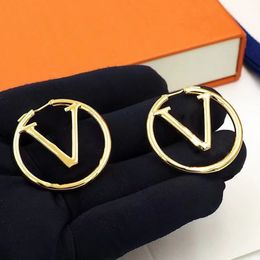 2023 Fashion Women Hoops Earrings Stud Luxury Womens Big Circle Simple Earring Jewelry Luxurys Designer Earrings Letter Stud Earring Gold Wholesale