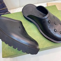 Moda feminina designer de designers de sandálias designers deslizam lâminas triplas de resina preta de espuma de borracha masculina Sliders de sapatos de paris de sapatos de paris com caixa NO331