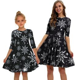 Family Matching Outfits Mom And Daughter Christmas Dress Cute Party Parentchild Fashion Printed Teen Girls Mother Clothes 230310