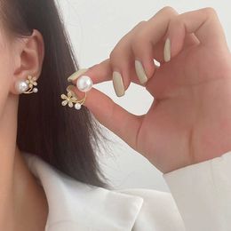 Earing Zhao Silu's same Korean minority design sense micro-set zircon pearl flower with two earrings female