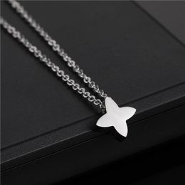 Pendant Necklaces Small Stainless Steel Three-dimensional Lucky Love Heart Plant Four-Leaf Clover Shape Necklace Woman Mother Gift Jewellery