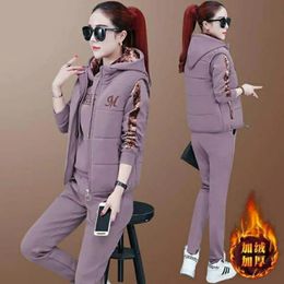 Women's Two Piece Pants Fashion Warm Three Set Women Outfit Fall Winter Thicken Tracksuit Casual Waistcoat Hoodies Pant Female Sweat Suit 230310