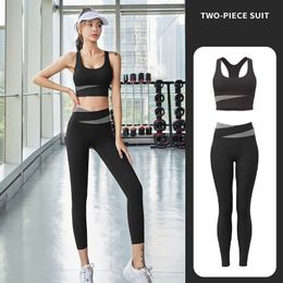 Yoga Suit Bra Leggings Two Piece Sets Senior Designer Sports Fitness Tight Fitting High Waist Nudity Womens Activewear Breathable Sweat Wicking Running