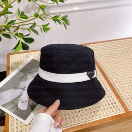 Il nuovo cappello da pescatore firmato può essere selezionato in tre colori Il cappello di alta qualità è necessario per l'ombrellone nei viaggi estivi fashionbelt006