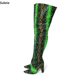 Sukeia di Alta Qualità Delle Donne di Inverno Della Coscia Stivali Serpente Tacchi Grossi Scarpe A Punta Abbastanza Verde Club Scarpe Delle Signore Formato DEGLI STATI UNITI 5-15