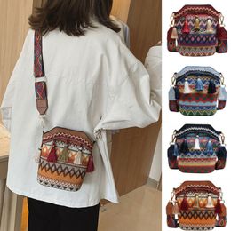 Evening Bags Vintage National Women's Bag Tassel Ethnic Handwoven Crossbody Bag Hippie Sling Shoulder Bags For Ladies Small Handbag 4 Colours 230311