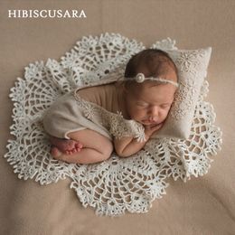 Blankets Swaddling born Baby Pography Props Round Lace Blanket Pillow 2pcs Set Inelastic Embroidery Lace Pads Retro Tablecloth Po Backdrop 230311