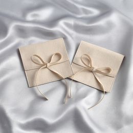 Jóias Jóias de camurça bege de microfibra Velvet Small Saco de envelope com embalagem de corda Bolsa de casamento Favors Gift Party 230313