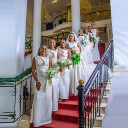 2023 Beige Vestidos de dama de honor Satén elástico Sin mangas Apliques de encaje Playa Tallas grandes Vestidos de invitados de boda Por encargo Ropa de noche formal