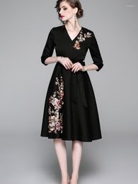 Casual Dresses Spring Women Floral Embroidery Green Dress Elegant Korean V-neck Lace-up Lady Vintage Style Vestidos Party Night