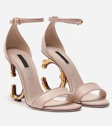 2023 Famous Keira Sandals Shoes For Women Polished Calfskin Baroquel Heels Patent Leather Lady Gold-plated Carbon Gladiator Sandalias Party Wedding EU35-42