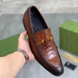 2022 Formal Dress Shoes Handmade Brogue Style Genuine Leather Party Wedding Shoes Brand Designer Leisure Men Knitted Flats Oxfords Size 38-45 kmj rh8000001