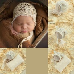 Caps Hats born hat pillow set lace full moon baby children pography props pillow hat 230313