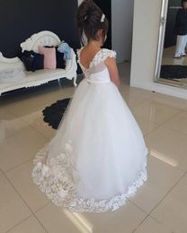 Girl Dresses White Tulle First Communion Gowns With Lace Appliques Todder Pageant Gown Sleeveless Sweep Customized Flower Dress Backless